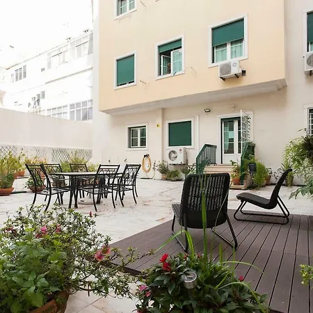 Private Terrace Retreat In Historic Appartement